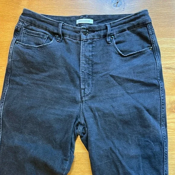 Good American Good Curve Black Jeans - Picture 2 of 7